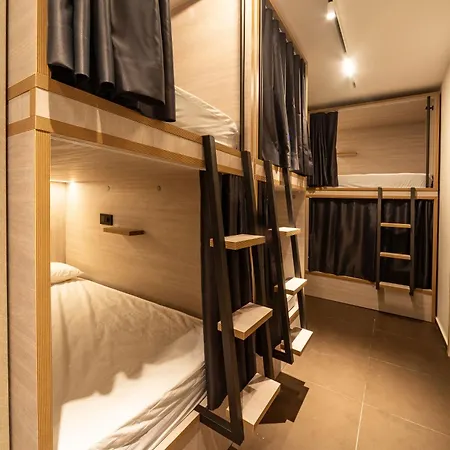 Gg Hostel *